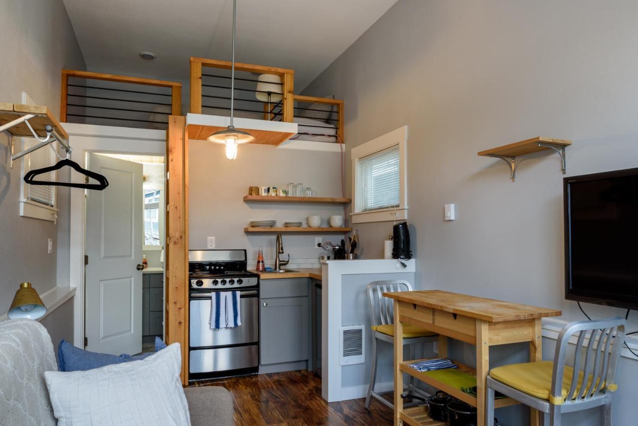 Tiny House By Kabino Mini Modern Tiny Home Heart Of Green Lake Pet Friendly Wifi Loft Up Ladder Plus Sleeper Sofa Seattle Exterior foto