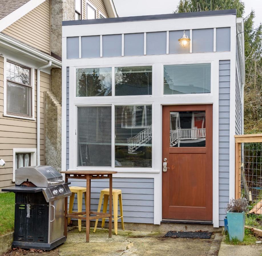 Tiny House By Kabino Mini Modern Tiny Home Heart Of Green Lake Pet Friendly Wifi Loft Up Ladder Plus Sleeper Sofa Seattle Exterior foto